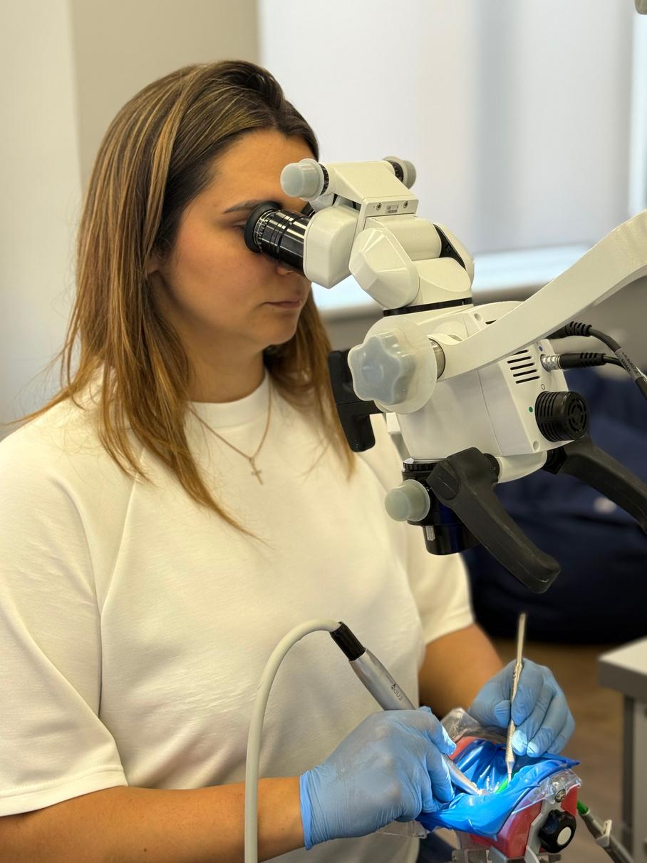 Exerciții practice la microscopul operator