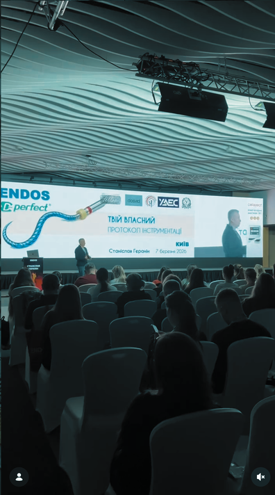 Participanți la un seminar de endodonție